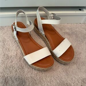 Cushionaire Espadrille Melissa wedge sandal